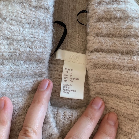 H&M soft turtleneck - Picture 2 of 2